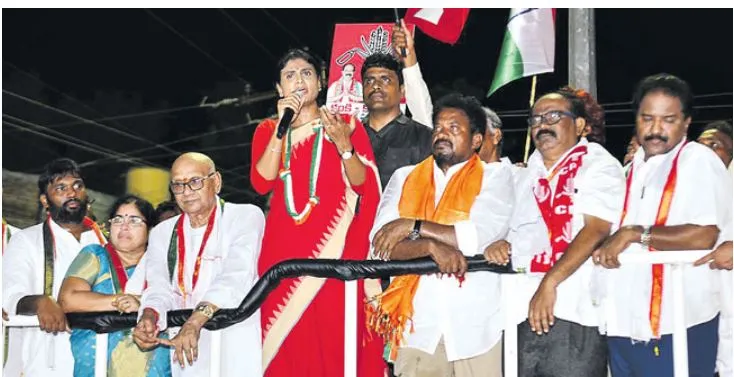 AP: సొంత చెల్లె చీరపై విమర్శలా AP: సొంత చెల్లె చీరపై విమర్శలా