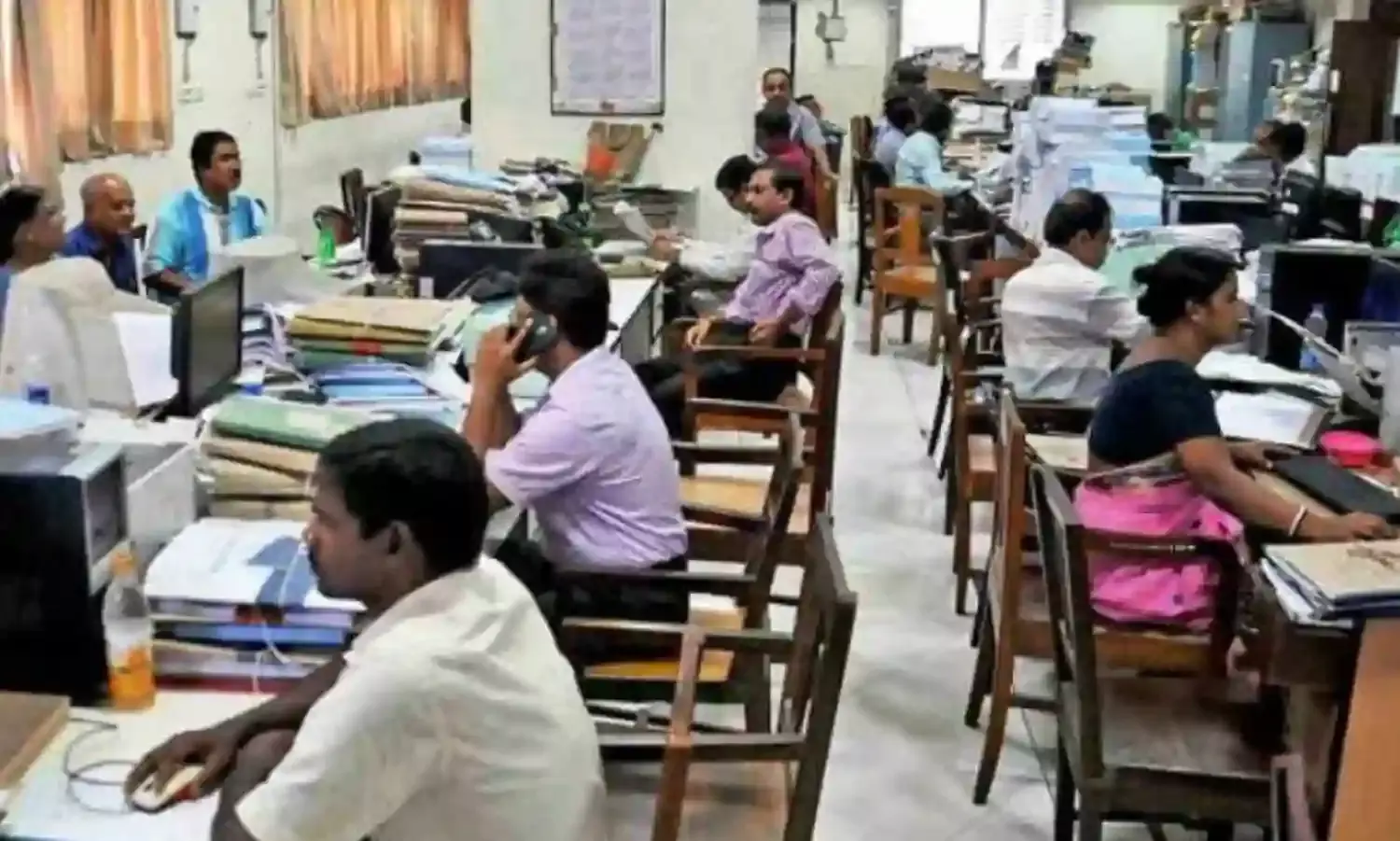 AP Government : ఎన్నికల వేళ ఉద్యోగులకు వైసీపీ బకాయిల ఎర