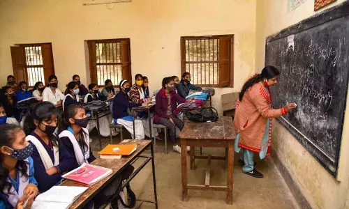 Ap News : అందని విద్యా దీవెన, విద్యార్ధుల ఆగచాట్లు Ap News : అందని విద్యా దీవెన, విద్యార్ధుల ఆగచాట్లు