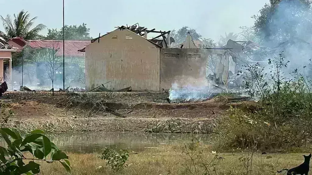 Cambodian Soldiers: కంబోడియా సైనిక స్థావరంలో పేలుడు Cambodian Soldiers: కంబోడియా సైనిక స్థావరంలో పేలుడు