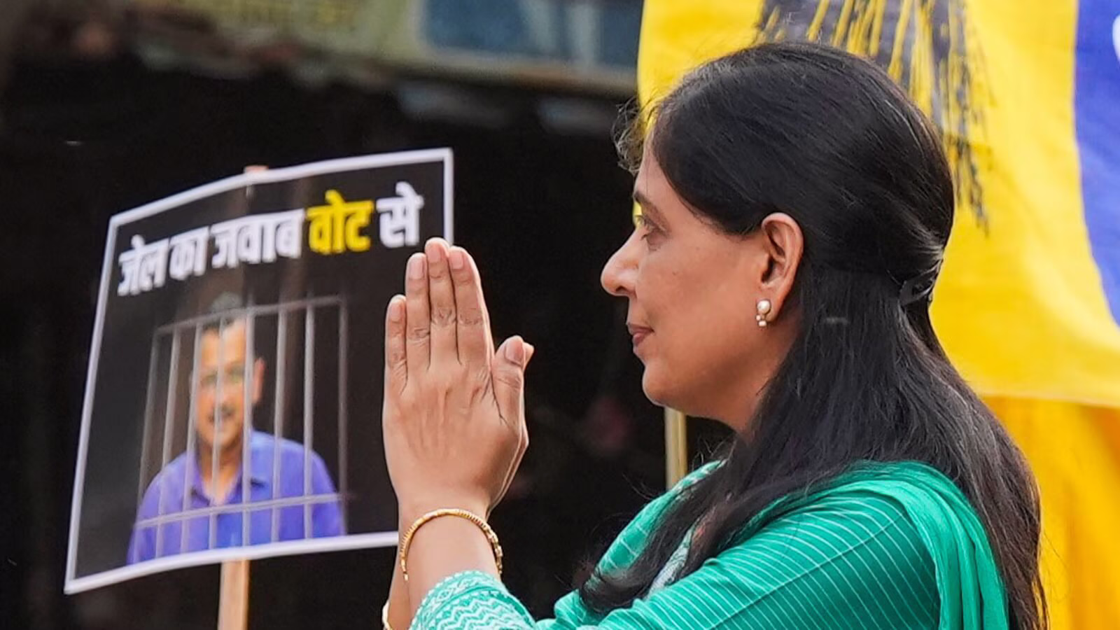Arvind Kejriwal: కేజ్రీవాల్ను కలిసేందుకు భార్యకు నో పర్మిషన్.. Arvind Kejriwal: కేజ్రీవాల్ను కలిసేందుకు భార్యకు నో పర్మిషన్..