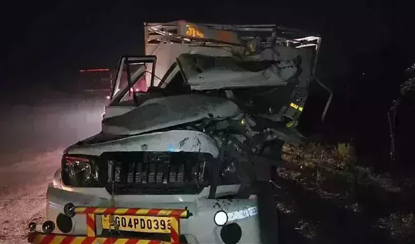 Road Accident :ఘోర రోడ్డు ప్రమాదం.. ఆగిఉన్న లారీని ఢీకొన్న మినీ వ్యాన్‌..