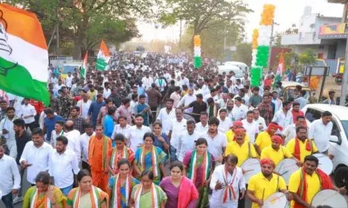 TG: తెలంగాణలో ప్రచారంలో దూసుకెళ్తున్న పార్టీలు