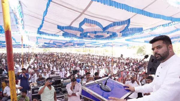 Prajwal Revanna: ఎట్టకేలకు ప్రజ్వల్ రేవణ్నపై వేటుకు సిద్ధం Prajwal Revanna: ఎట్టకేలకు ప్రజ్వల్ రేవణ్నపై వేటుకు సిద్ధం