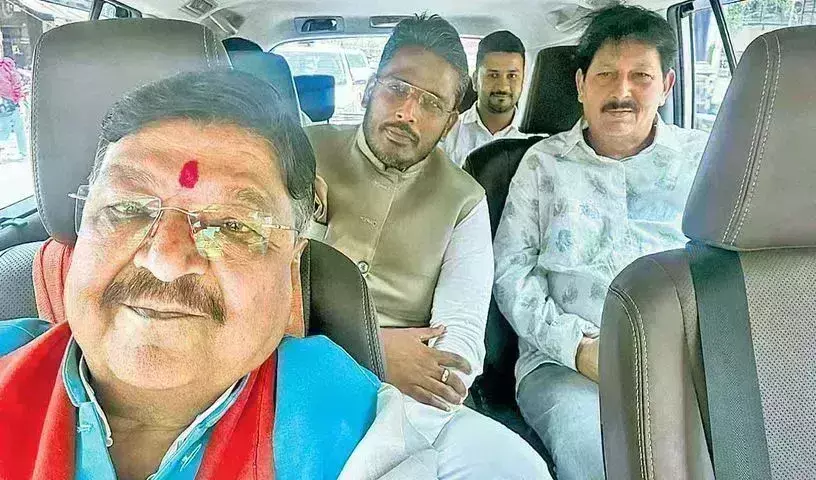 Indore Congress Candidate: చివరి నిమిషంలో కాంగ్రెస్ అభ్యర్థి నామినేషన్ విత్​డ్రా- వెంటనే బీజేపీలో  ..