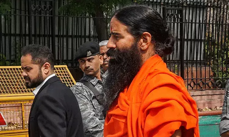 పతంజలిపై సుప్రీం వేటు.. 14 ఉత్పత్తుల లైసెన్స్ రద్దు