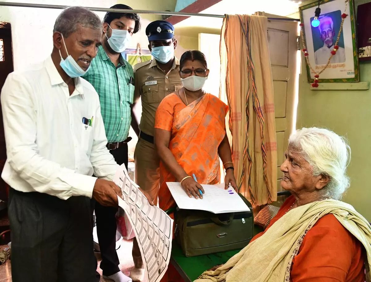 Home Voting: నేడు, రేపు హోం ఓటింగ్.. ప్రారంభమైన ప్రక్రియ Home Voting: నేడు, రేపు హోం ఓటింగ్.. ప్రారంభమైన ప్రక్రియ