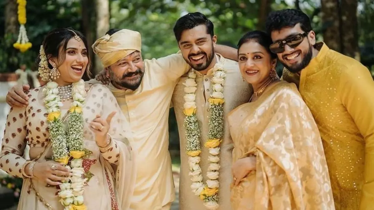 Malavika Jayaram : సంప్రదాయ పద్దతిలో సౌత్ హీరో కూతురి పెళ్లి Malavika Jayaram : సంప్రదాయ పద్దతిలో సౌత్ హీరో కూతురి పెళ్లి