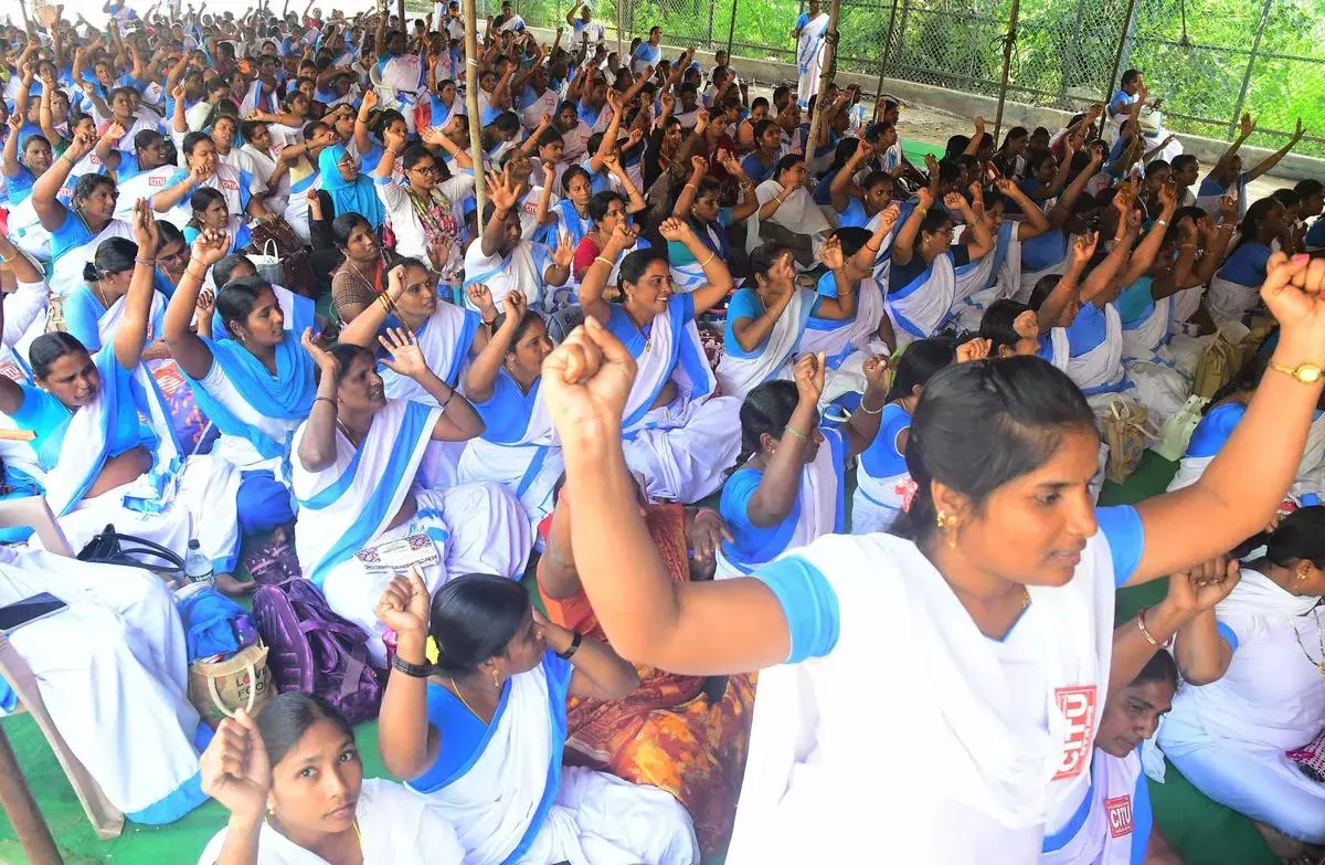 ycp Government : జగన్ జమానాలో ఆశా కార్యకర్తలకు తప్పని నిరాశ ycp Government : జగన్ జమానాలో ఆశా కార్యకర్తలకు తప్పని నిరాశ