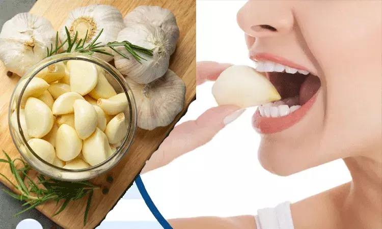 పచ్చి వెల్లుల్లి.. రాత్రిపూట తినడం వల్ల కలిగే ప్రయోజనాలు పచ్చి వెల్లుల్లి.. రాత్రిపూట తినడం వల్ల కలిగే ప్రయోజనాలు