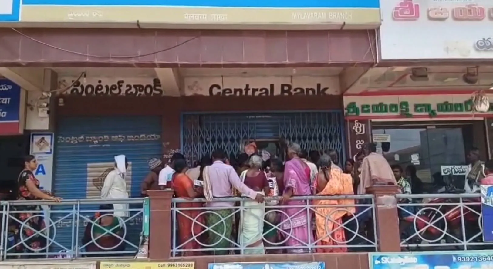 AP: వైసీపీ ప్రభుత్వ కుట్రలో అల్లాడుతున్న వృద్ధులు, దివ్యాంగులు AP: వైసీపీ ప్రభుత్వ కుట్రలో అల్లాడుతున్న వృద్ధులు, దివ్యాంగులు
