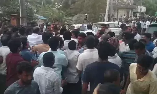 AP: బీజేపీ నేతను చెప్పుతో కొట్టిన వైసీపీ ఎంపీ అభ్యర్థి