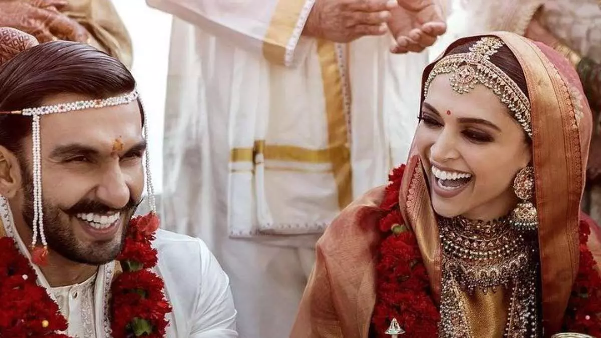 Deepika Padukone : ఇన్స్టాగ్రామ్లో పెళ్లి ఫొటోలు డిలీట్ చేయడంపై స్పందించిన రణవీర్ సింగ్ Deepika Padukone : ఇన్స్టాగ్రామ్లో పెళ్లి ఫొటోలు డిలీట్ చేయడంపై స్పందించిన రణవీర్ సింగ్
