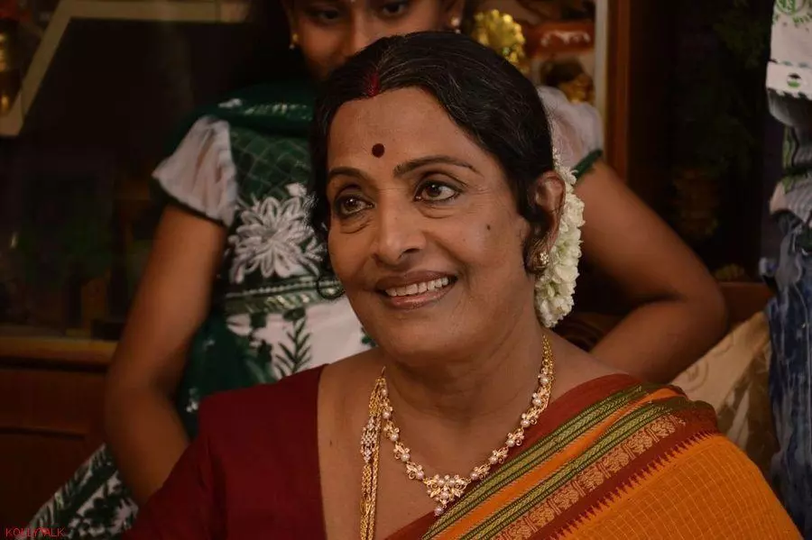 KR Vijaya : ఈ నటి తమిళ చిత్ర పరిశ్రమలో ప్రైవేట్ జెట్ను కలిగి ఉన్న మొదటి వ్యక్తి KR Vijaya : ఈ నటి తమిళ చిత్ర పరిశ్రమలో ప్రైవేట్ జెట్ను కలిగి ఉన్న మొదటి వ్యక్తి