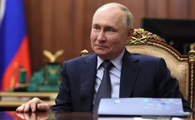 Putin: రష్యా అధ్యక్షుడిగా ఐదోసారి బాధ్యతలు చేపట్టిన పుతిన్ Putin: రష్యా అధ్యక్షుడిగా ఐదోసారి బాధ్యతలు చేపట్టిన పుతిన్