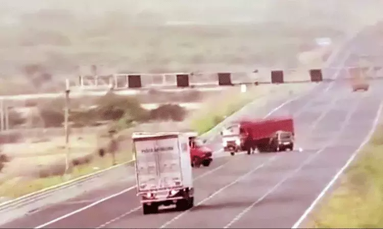 ఘోర రోడ్డు ప్రమాదం.. ఒకే కుటుంబానికి చెందిన ఆరుగురు మృతి ఘోర రోడ్డు ప్రమాదం.. ఒకే కుటుంబానికి చెందిన ఆరుగురు మృతి