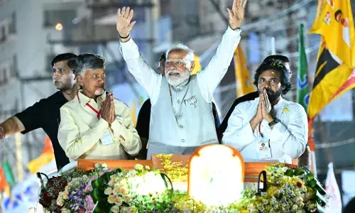AP: ప్రధాని రోడ్ షోకు బ్రహ్మరథం AP: ప్రధాని రోడ్ షోకు బ్రహ్మరథం
