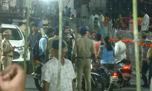 AP: ప్రధాని రోడ్ షోలో భద్రతా వైఫల్యం AP: ప్రధాని రోడ్ షోలో భద్రతా వైఫల్యం
