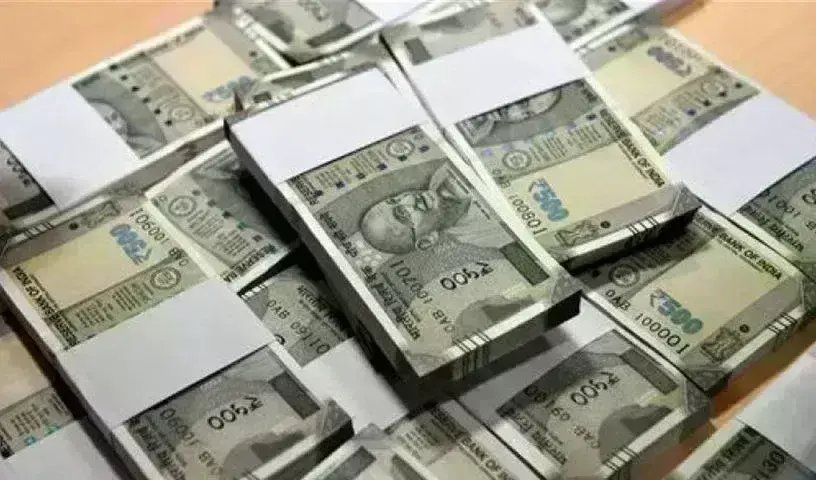 Cash Seized | హైదరాబాద్ నుంచి గుంటూరుకు భారీగా నగదు Cash Seized | హైదరాబాద్ నుంచి గుంటూరుకు భారీగా నగదు