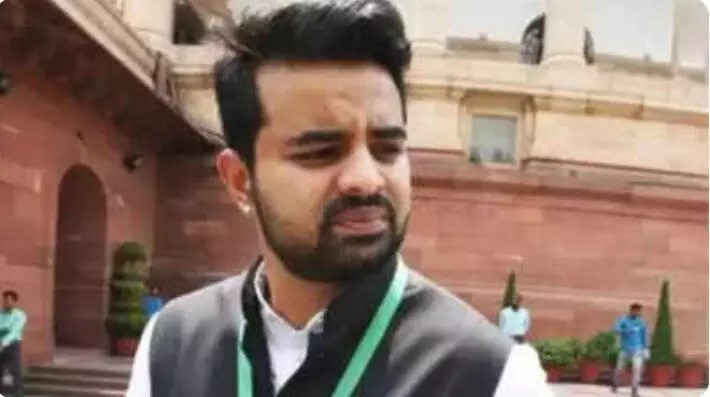 REVANNA: రేవణ్ణ సెక్స్ కుంభకోణంలో అనుహ్య పరిణామం REVANNA: రేవణ్ణ సెక్స్ కుంభకోణంలో అనుహ్య పరిణామం