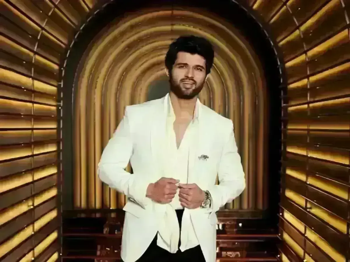 Vijay Deverakonda : మొత్తం 11 సినిమాల్లో రౌడీ హీరో.. ఒక్కో మూవీకి ఎంత ఛార్జ్ చేశాడంటే.. Vijay Deverakonda : మొత్తం 11 సినిమాల్లో రౌడీ హీరో.. ఒక్కో మూవీకి ఎంత ఛార్జ్ చేశాడంటే..