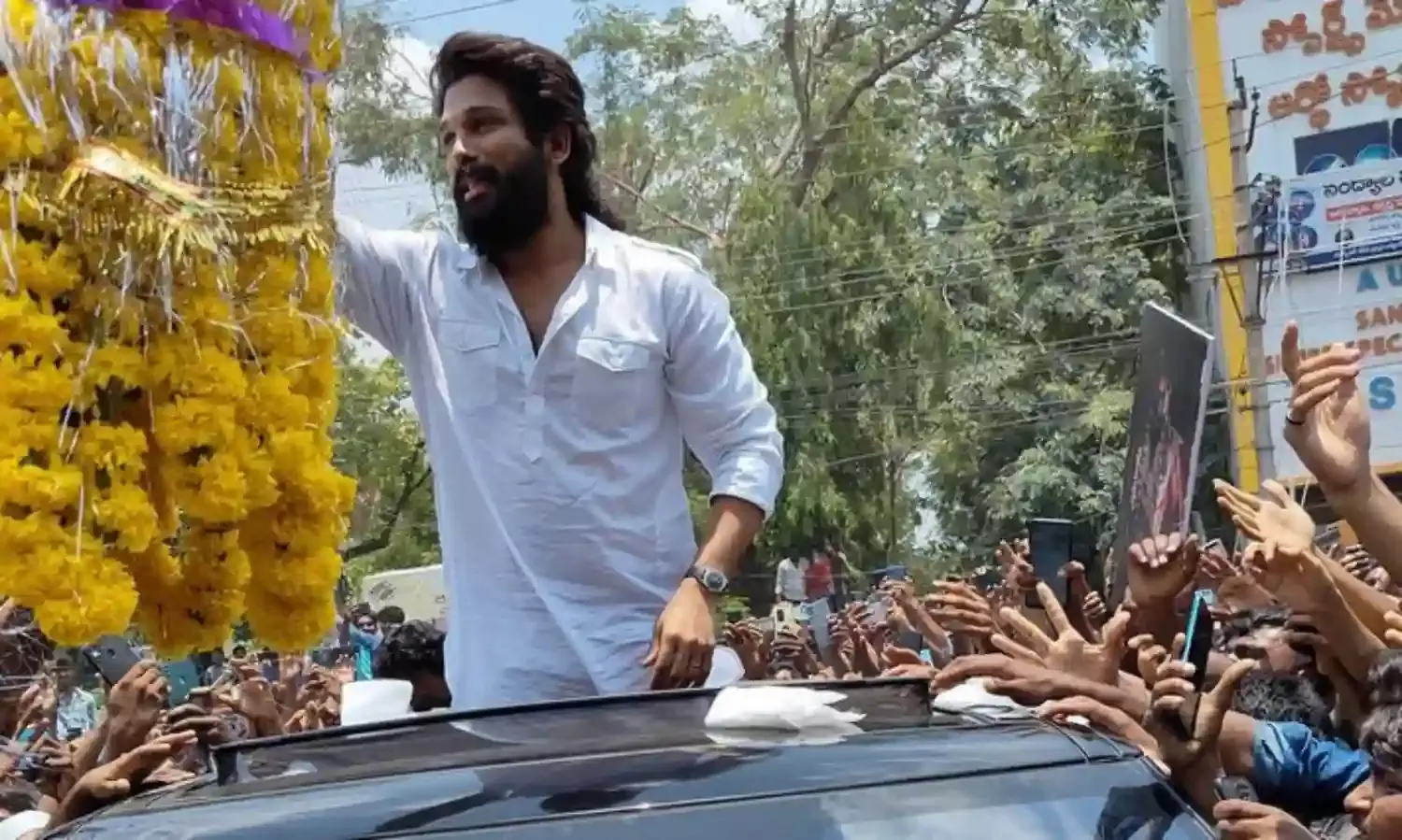 ALLU ARJUN: అల్లు అర్జున్పై కేసు ALLU ARJUN: అల్లు అర్జున్పై కేసు