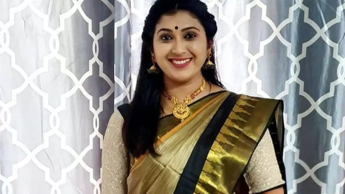 Pavitra Jayaram : కారు ప్రమాదంలో త్రినయని సీరియల్ నటి మృతి Pavitra Jayaram : కారు ప్రమాదంలో త్రినయని సీరియల్ నటి మృతి