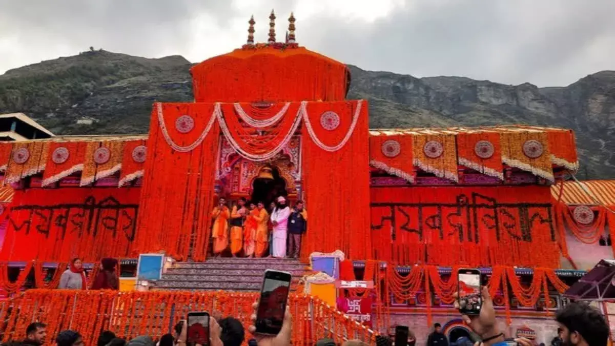 Char Dham Yatra :  తెరుచుకున్న బద్రీనాథ్ ఆలయం