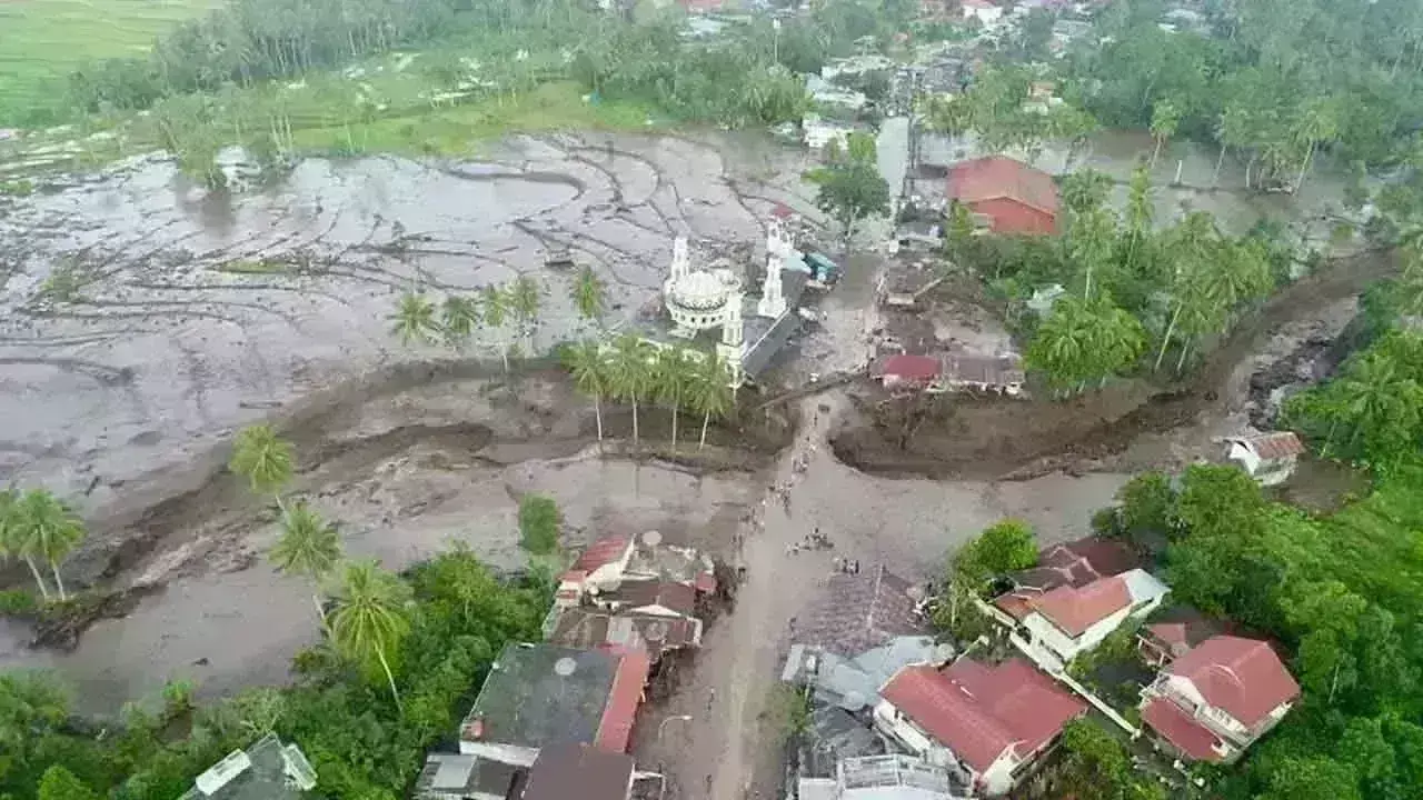 Indonesia: ఇండోనేషియాలో ఆకస్మిక వరదలు, 37 మంది మృతి