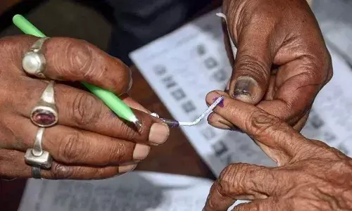 Voting : మీ ఓటు వేరే వాళ్లు వేస్తే ఏం చేయాలి? Voting : మీ ఓటు వేరే వాళ్లు వేస్తే ఏం చేయాలి?