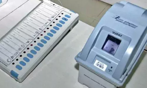 AP : మంగళగిరి నియోజకవర్గంలో మొరాయిస్తున్న ఈవీఎంలు AP : మంగళగిరి నియోజకవర్గంలో మొరాయిస్తున్న ఈవీఎంలు