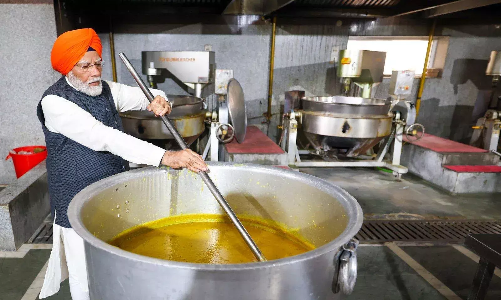 PM Modi: పాట్నా గురుద్వారాలో ప్రధాని ‘లంగర్’ సేవ PM Modi: పాట్నా గురుద్వారాలో ప్రధాని ‘లంగర్’ సేవ