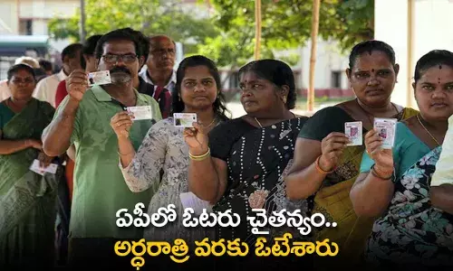AP Voters : ఏపీలో ఓటరు చైతన్యం..  అర్ధరాత్రి వరకు ఓటేశారు AP Voters : ఏపీలో ఓటరు చైతన్యం..  అర్ధరాత్రి వరకు ఓటేశారు