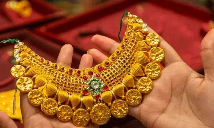 తగ్గిన బంగారం ధరలు.. ఈ రోజు మార్కెట్లో 22 క్యారెట్ల ధర తగ్గిన బంగారం ధరలు.. ఈ రోజు మార్కెట్లో 22 క్యారెట్ల ధర