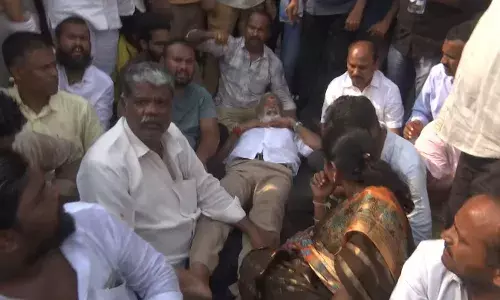 AP: పులివర్తి నానిపై హత్యాయత్నం AP: పులివర్తి నానిపై హత్యాయత్నం