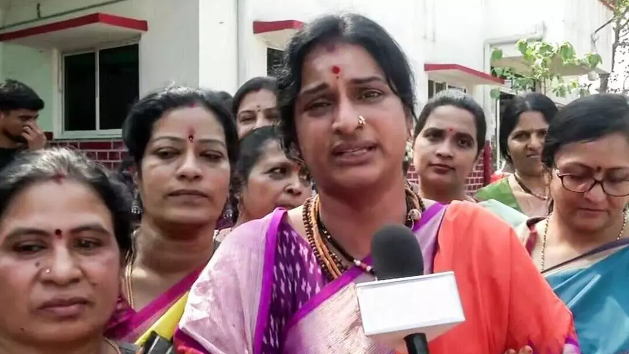 TS : మాధవీలత కారుపై దాడిచేసిన మజ్లిస్ నేతలపై కేసు నమోదు