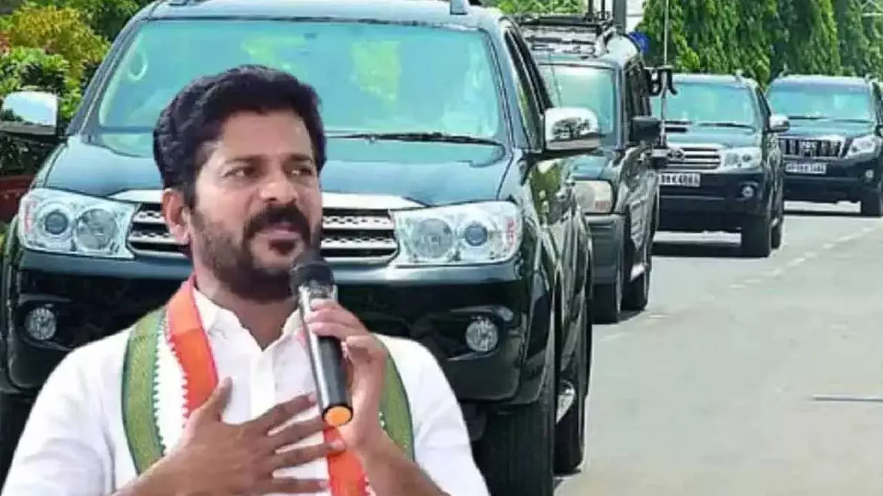 TS : భారీవర్షంలో చిక్కుకున్న సీఎం రేవంత్ కాన్వాయ్ TS : భారీవర్షంలో చిక్కుకున్న సీఎం రేవంత్ కాన్వాయ్