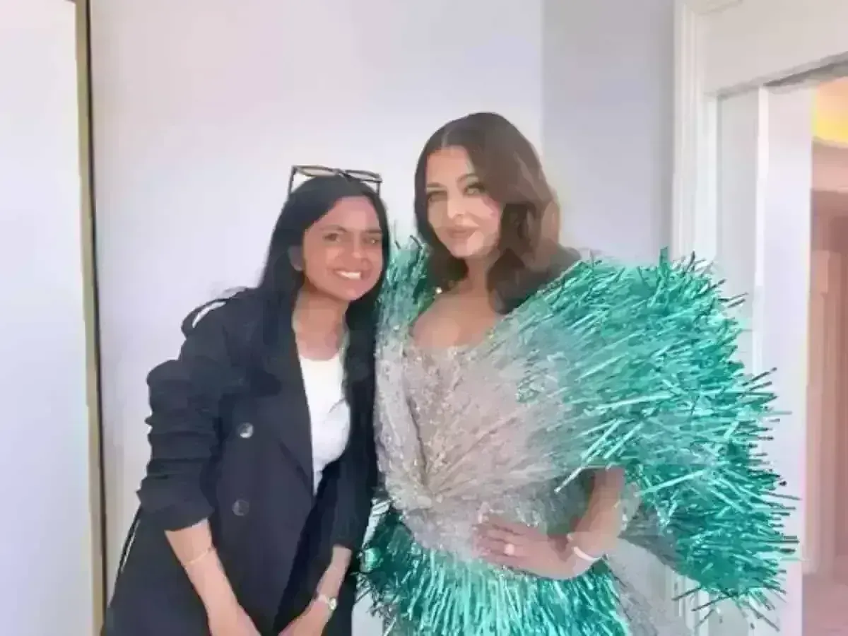 Aishwarya Rai Bachchan : కేన్స్ ఫిల్మ్ ఫెస్టివల్లో డ్రమెటిక్ లుక్ లో స్టార్ నటి Aishwarya Rai Bachchan : కేన్స్ ఫిల్మ్ ఫెస్టివల్లో డ్రమెటిక్ లుక్ లో స్టార్ నటి