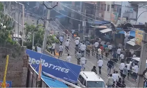 AP: కారంపూడిలో మొదలైన అరెస్టుల పర్వం AP: కారంపూడిలో మొదలైన అరెస్టుల పర్వం