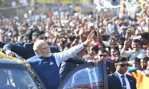 AP News: ప్రధాని మోడీ రోడ్ షోలో డ్రోన్స్ కలకం , హోంశాఖ సీరియస్ AP News: ప్రధాని మోడీ రోడ్ షోలో డ్రోన్స్ కలకం , హోంశాఖ సీరియస్