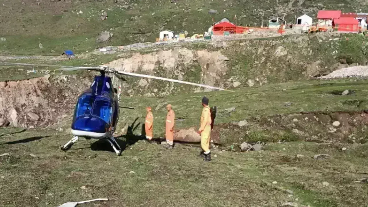 Kedarnath: గాల్లో చక్కర్లు కొట్టిన హెలికాప్టర్..