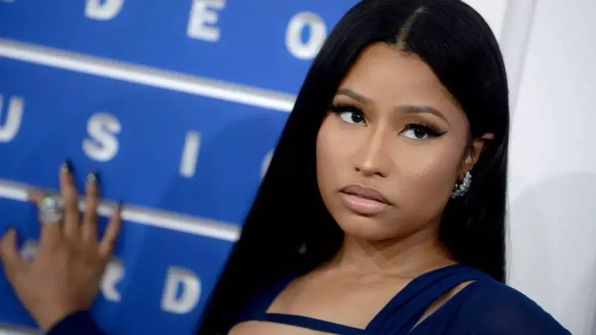 Nicki Minaj : ఎయిర్ పోర్ట్ లో సింగర్ అరెస్ట్ Nicki Minaj : ఎయిర్ పోర్ట్ లో సింగర్ అరెస్ట్