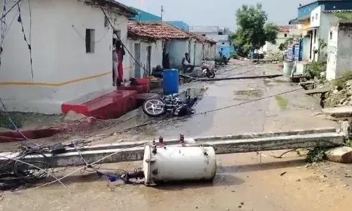 TG: అకాల వర్షాలకు 13 మంది మృతి