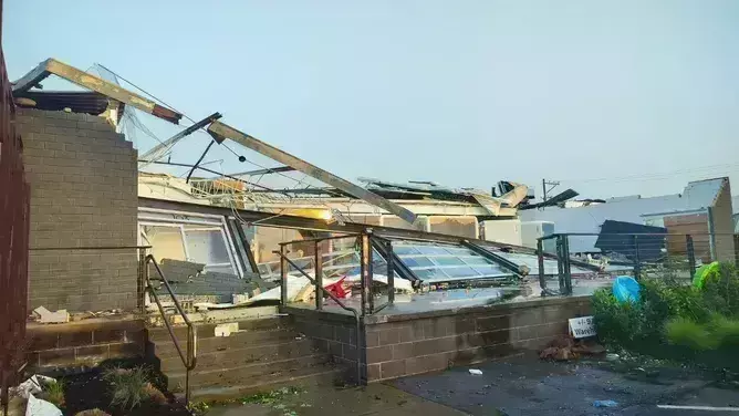 Tornadoes: అమెరికాలో విధ్వసం సృష్టిస్తున్న టోర్నడోలు