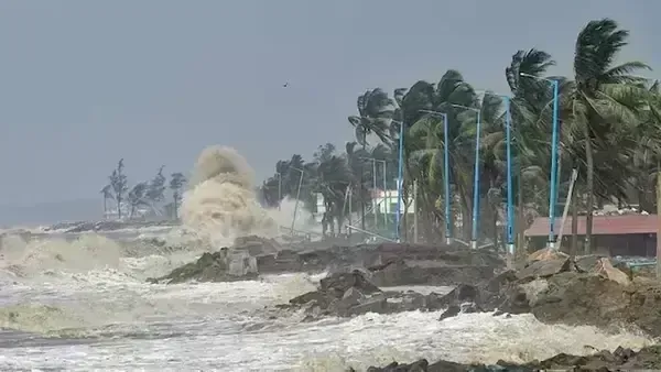 Remal Cyclone : బెంగాల్ లో  రెమాల్ బీభత్సం Remal Cyclone : బెంగాల్ లో  రెమాల్ బీభత్సం