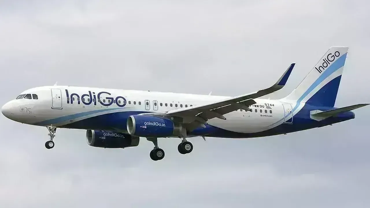 IndiGo flight: ఇండిగో విమానానికి బాంబ్ బెదిరింపులు.. IndiGo flight: ఇండిగో విమానానికి బాంబ్ బెదిరింపులు..