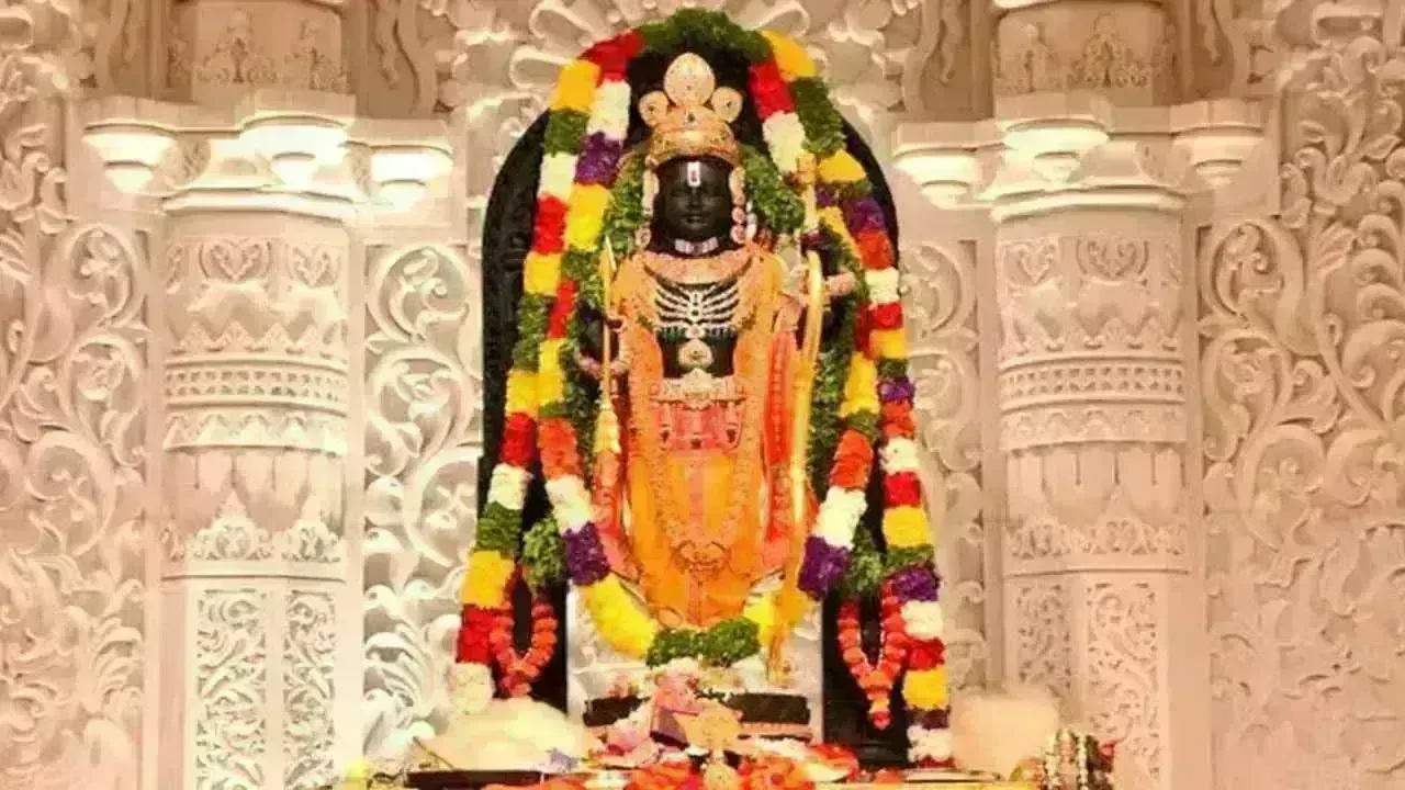 Dubbaka : అయోధ్య రామయ్య అలంకరణకు దుబ్బాక చేనేత వస్త్రం Dubbaka : అయోధ్య రామయ్య అలంకరణకు దుబ్బాక చేనేత వస్త్రం