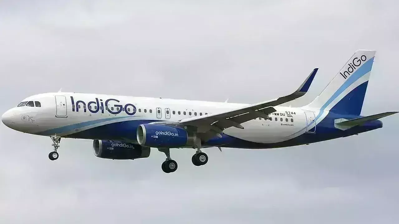 IndiGo flight: ఇండిగో విమానానికి బాంబ్ బెదిరింపులు.. IndiGo flight: ఇండిగో విమానానికి బాంబ్ బెదిరింపులు..