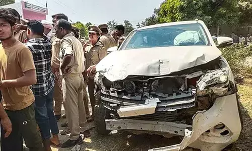 బైకర్ ను ఢీకొట్టిన బీజేపీ నేత కుమారుడి వాహనం.. ఇద్దరు మృతి