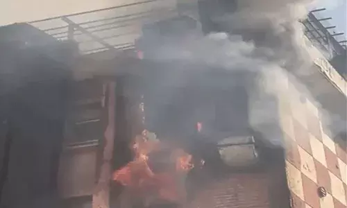 ఉత్తరప్రదేశ్: మెడికల్ కాలేజీలో అగ్నిప్రమాదం ఉత్తరప్రదేశ్: మెడికల్ కాలేజీలో అగ్నిప్రమాదం